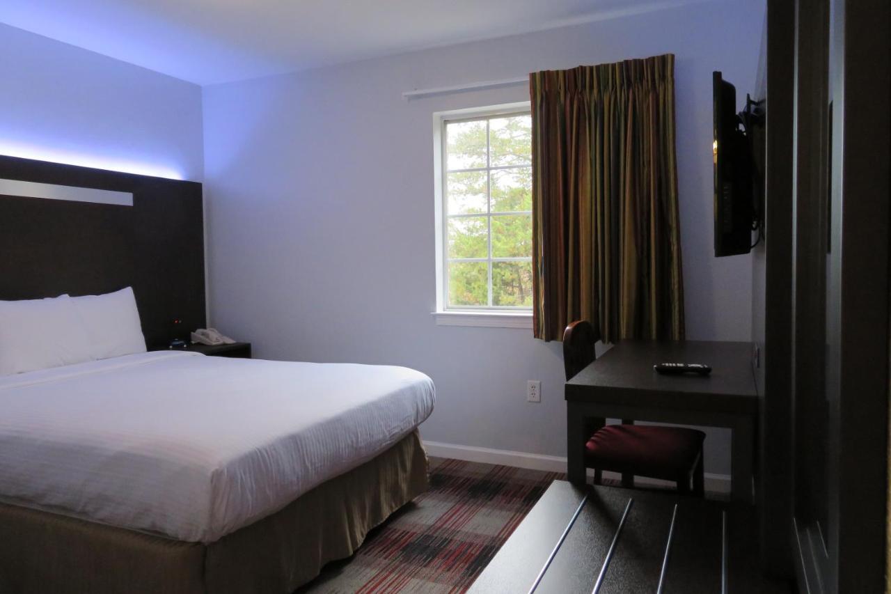 Luxbury Inn & Suites メリービル エクステリア 写真