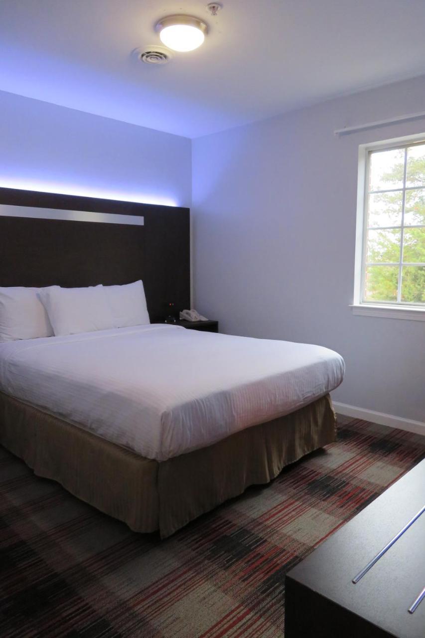 Luxbury Inn & Suites メリービル エクステリア 写真
