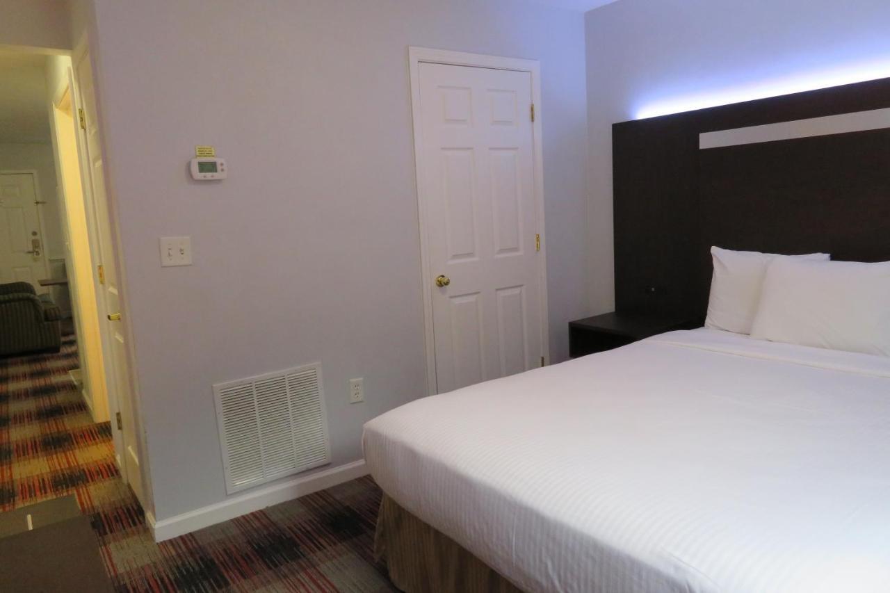Luxbury Inn & Suites メリービル エクステリア 写真