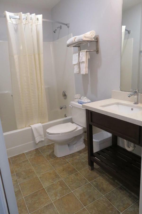Luxbury Inn & Suites メリービル エクステリア 写真