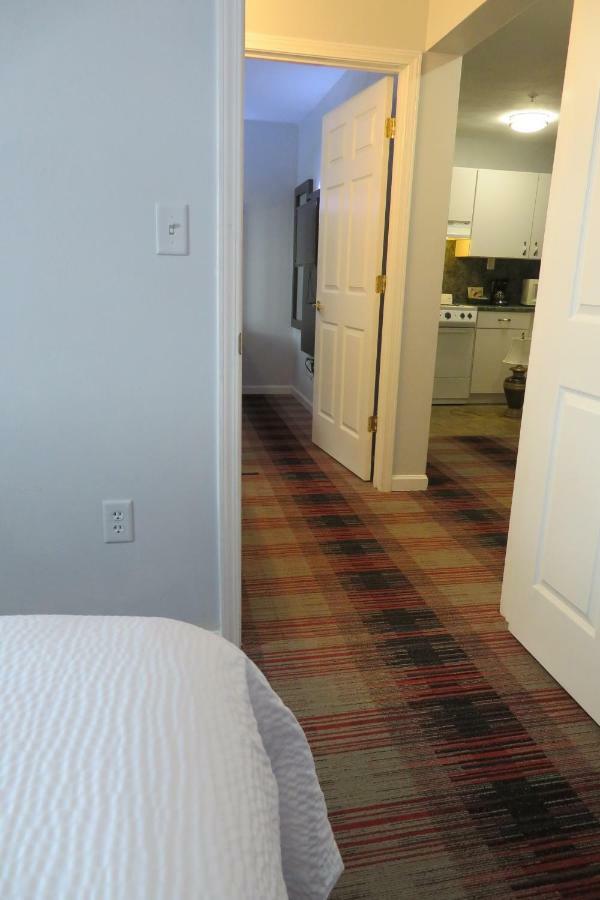Luxbury Inn & Suites メリービル エクステリア 写真