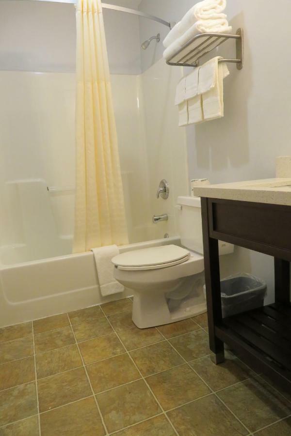 Luxbury Inn & Suites メリービル エクステリア 写真