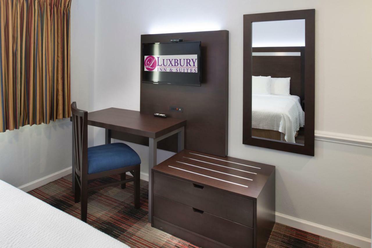 Luxbury Inn & Suites メリービル エクステリア 写真