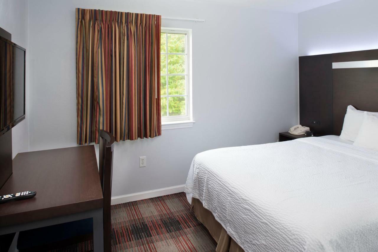 Luxbury Inn & Suites メリービル エクステリア 写真