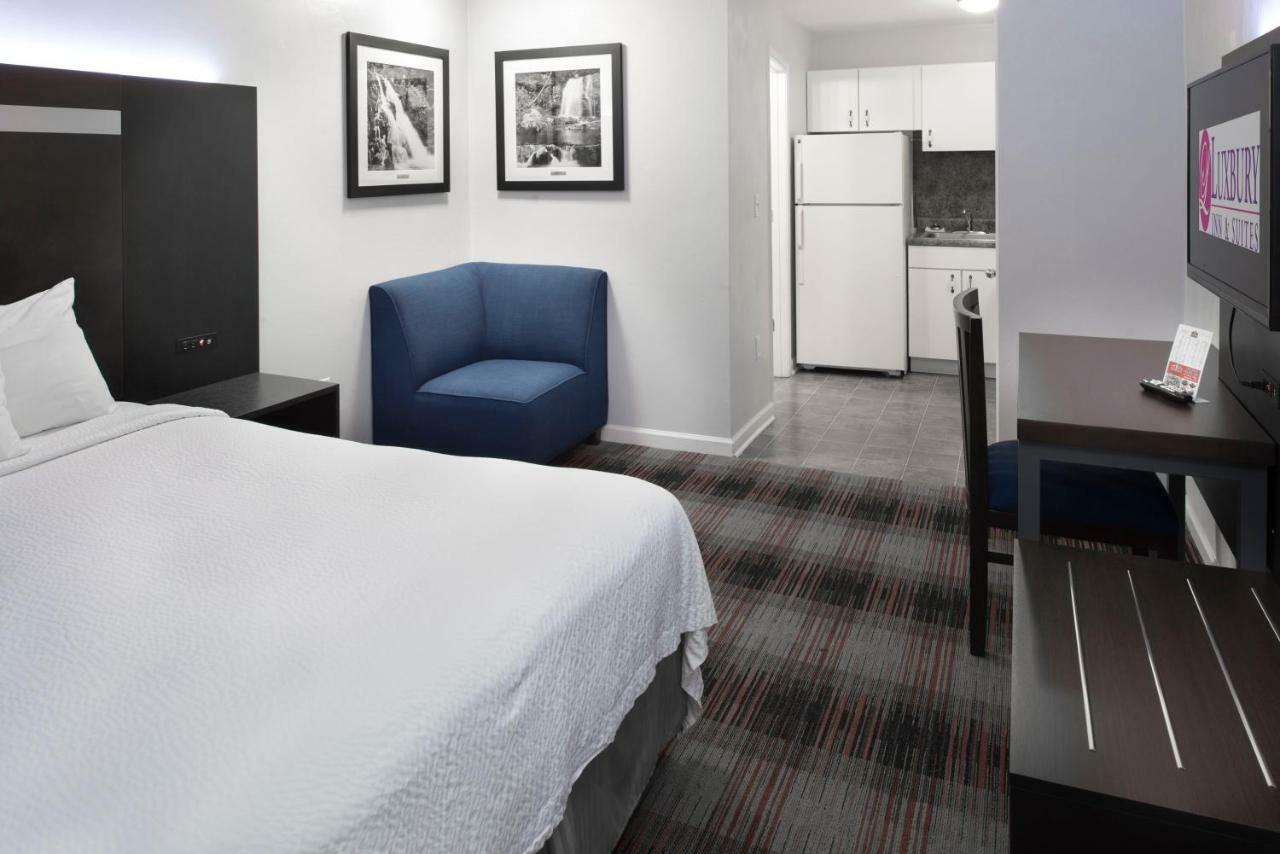 Luxbury Inn & Suites メリービル エクステリア 写真