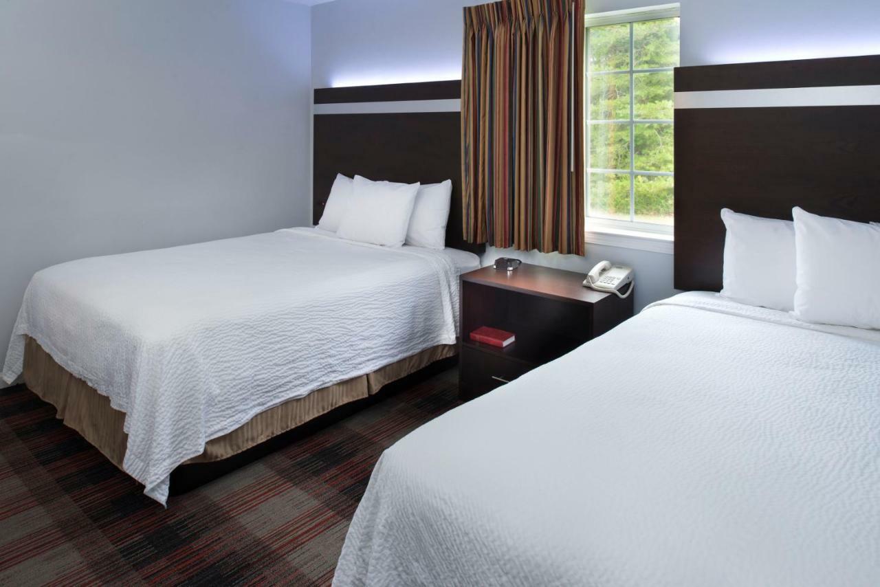 Luxbury Inn & Suites メリービル エクステリア 写真