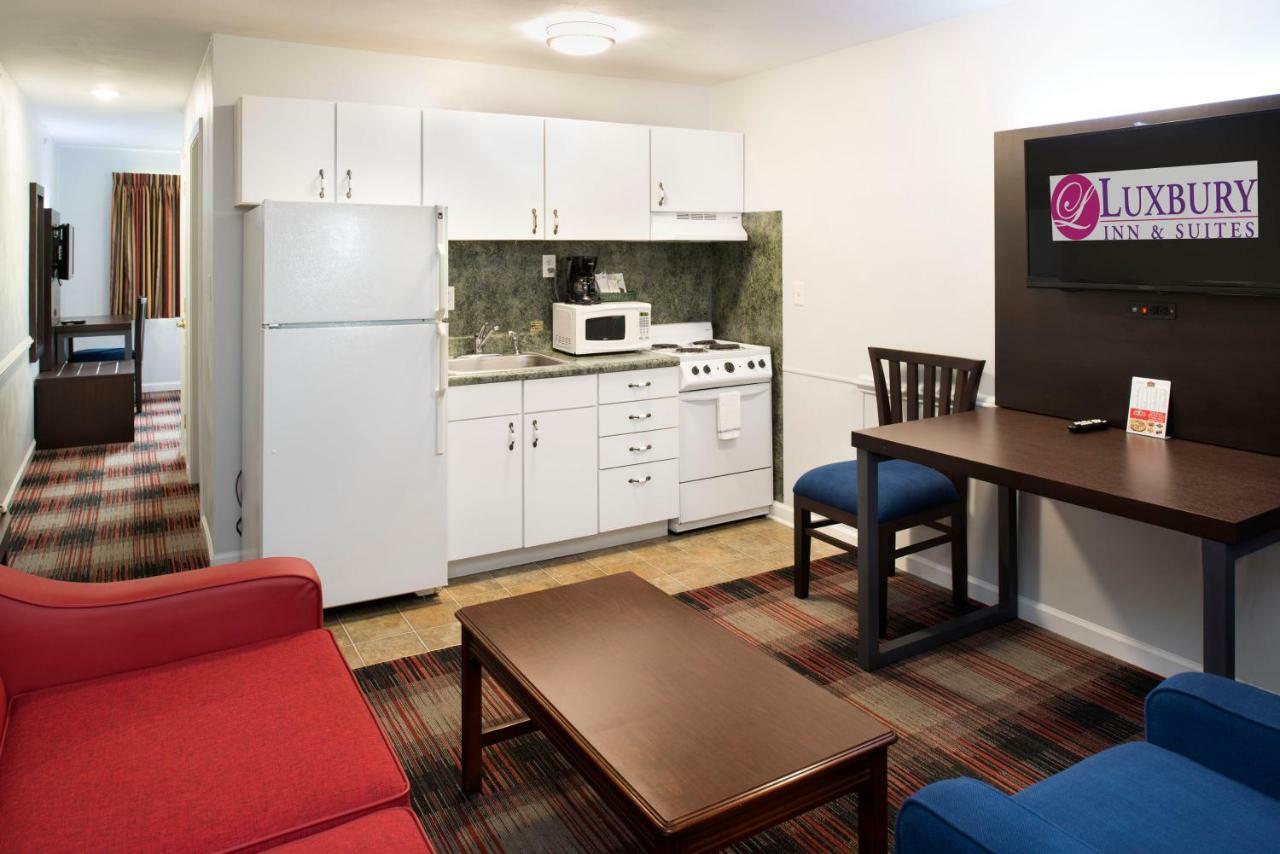 Luxbury Inn & Suites メリービル エクステリア 写真