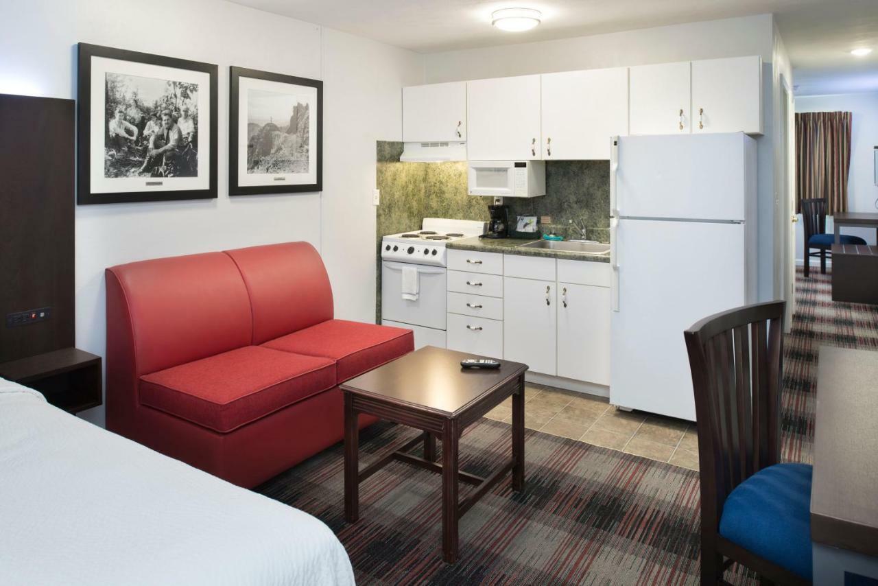 Luxbury Inn & Suites メリービル エクステリア 写真
