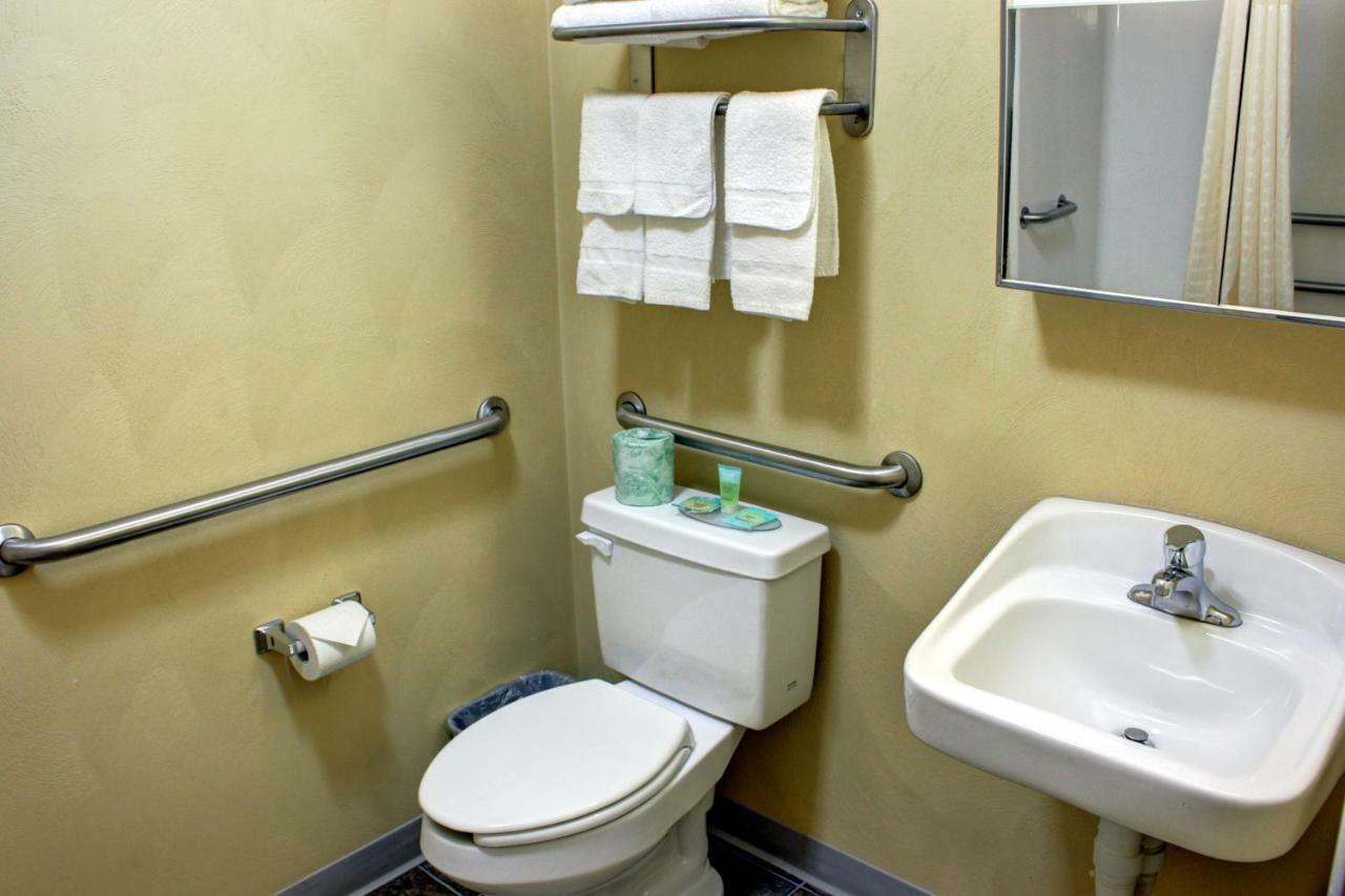 Luxbury Inn & Suites メリービル エクステリア 写真